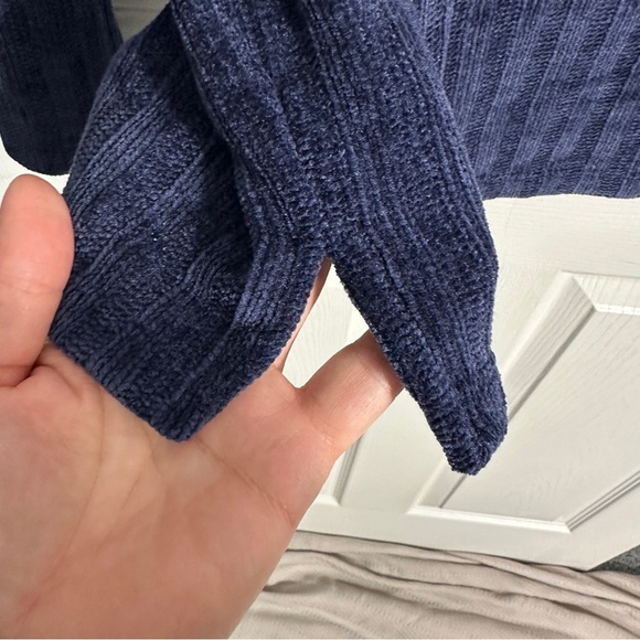 Dana Buchman size XL navy chenille top, scoop neck, polyester, casual - Picture 9 of 11